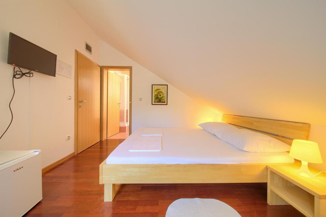 Bed&Breakfast Lucija Bed & Breakfast ปูนัต ภายนอก รูปภาพ